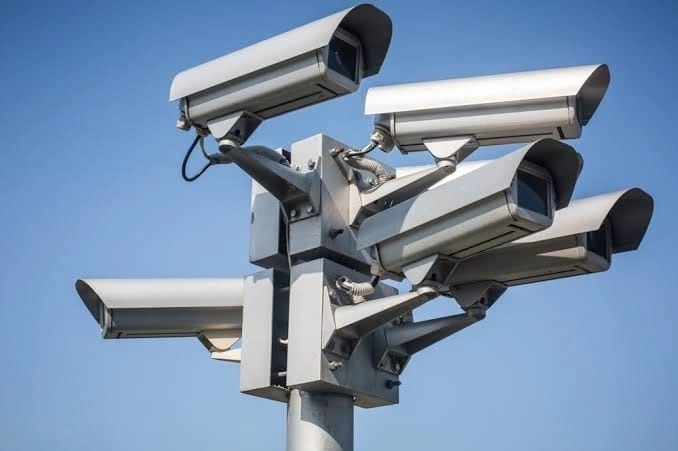 Tại sao nhiều camera được gắn trên cùng một cột giao thông?