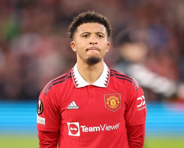 Mức lương hàng tuần cao tới 300.000 bảng! Phương tiện truyền thông Anh: Nếu Manchester United cảm thấy khó khăn khi bán Sancho, họ có thể xem xét giảm giá xuống còn 15 triệu