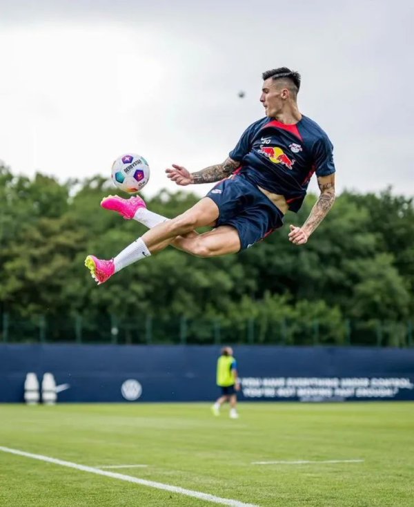 Manchester United đang giới thiệu đầy đủ các trung tâm mới, và ba ứng cử viên nóng bỏng được phơi bày! Xie Shike sẵn sàng tham gia nhưng có một trở ngại